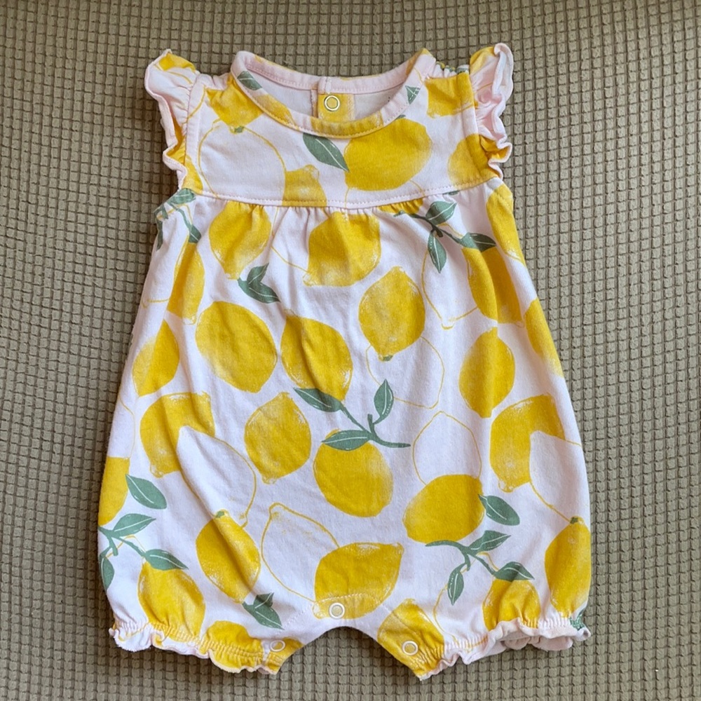 👼3 for $10👼 Carter’s Lemon Romper. EUC. Size 3M.